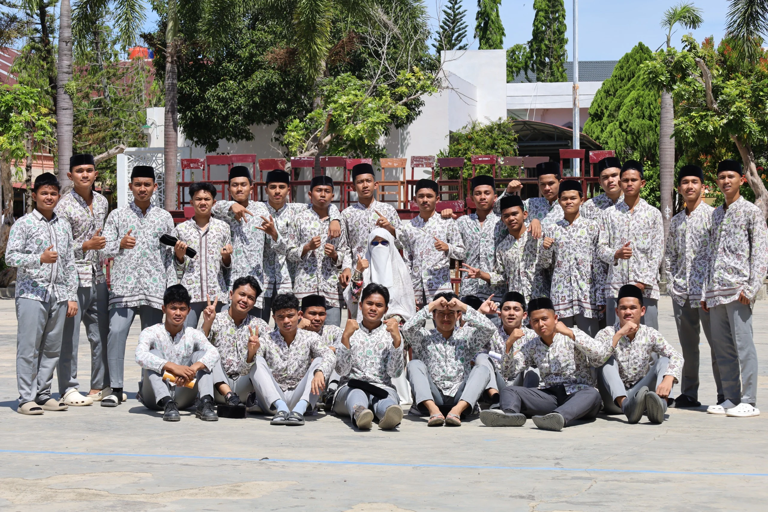 Momen perpisahan kelas XII-4 Jeumala Amal